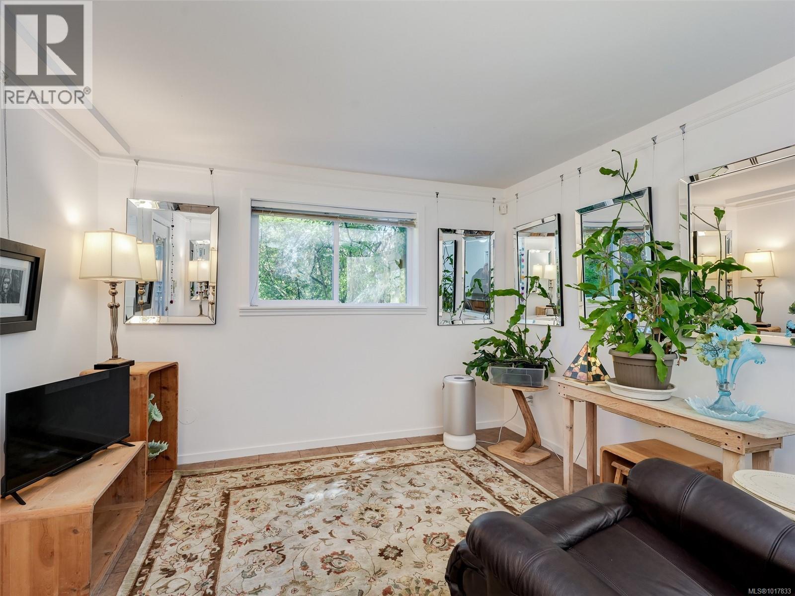 3221 Wascana Street, Saanich