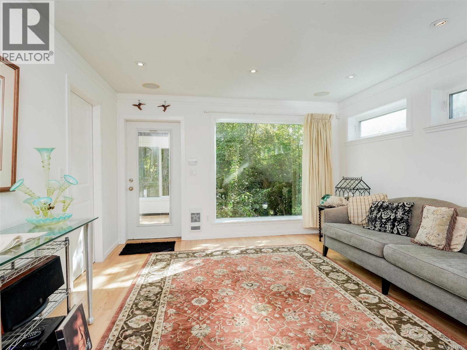 3221 Wascana Street, Saanich