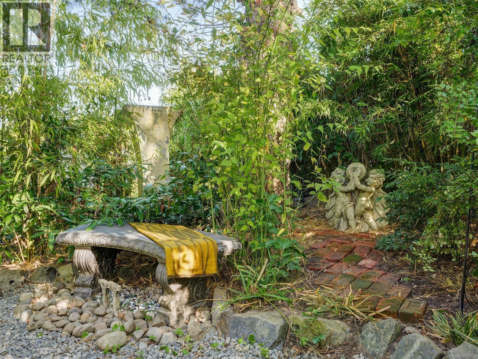 3221 Wascana Street, Saanich