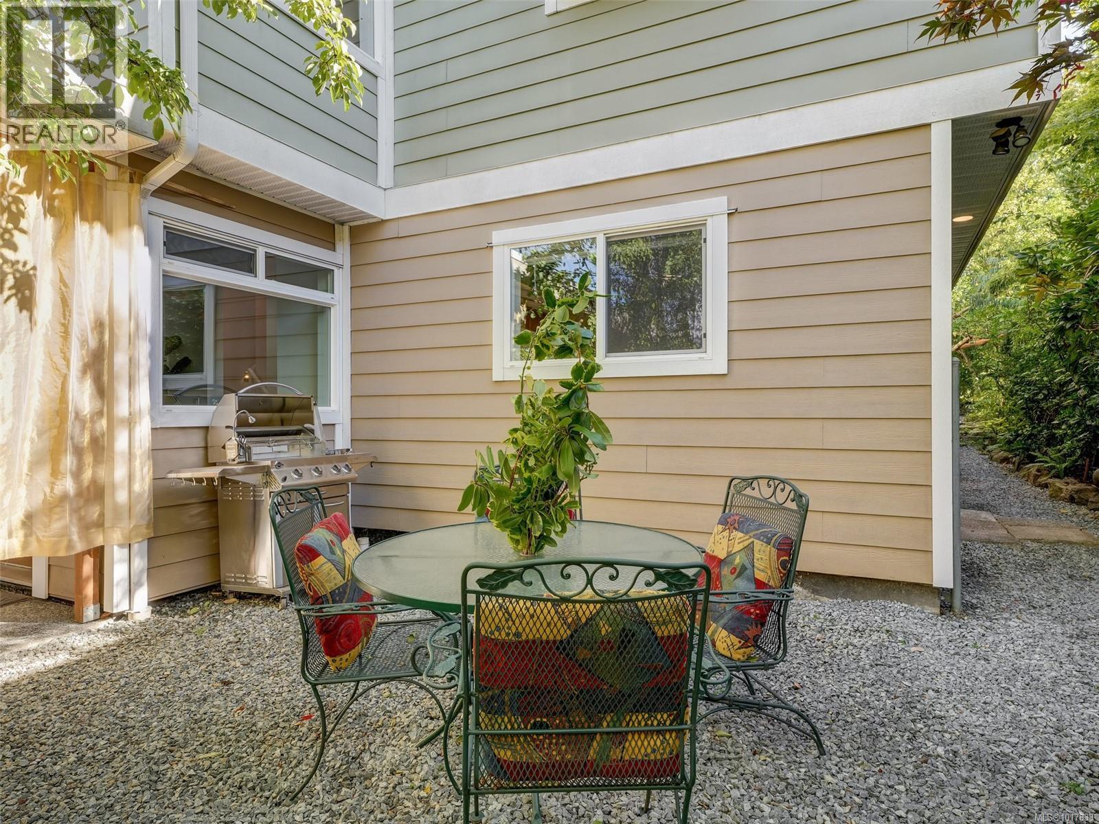 3221 Wascana Street, Saanich