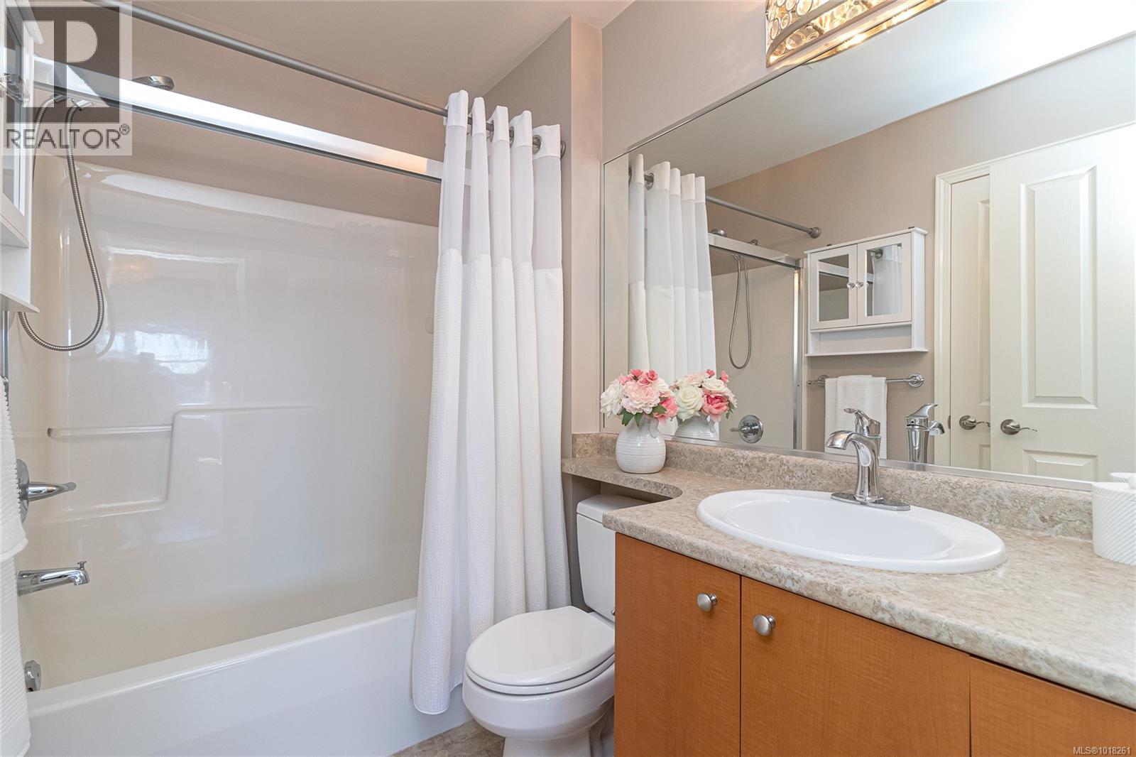 210 1959 Polo Park Crt, Central Saanich