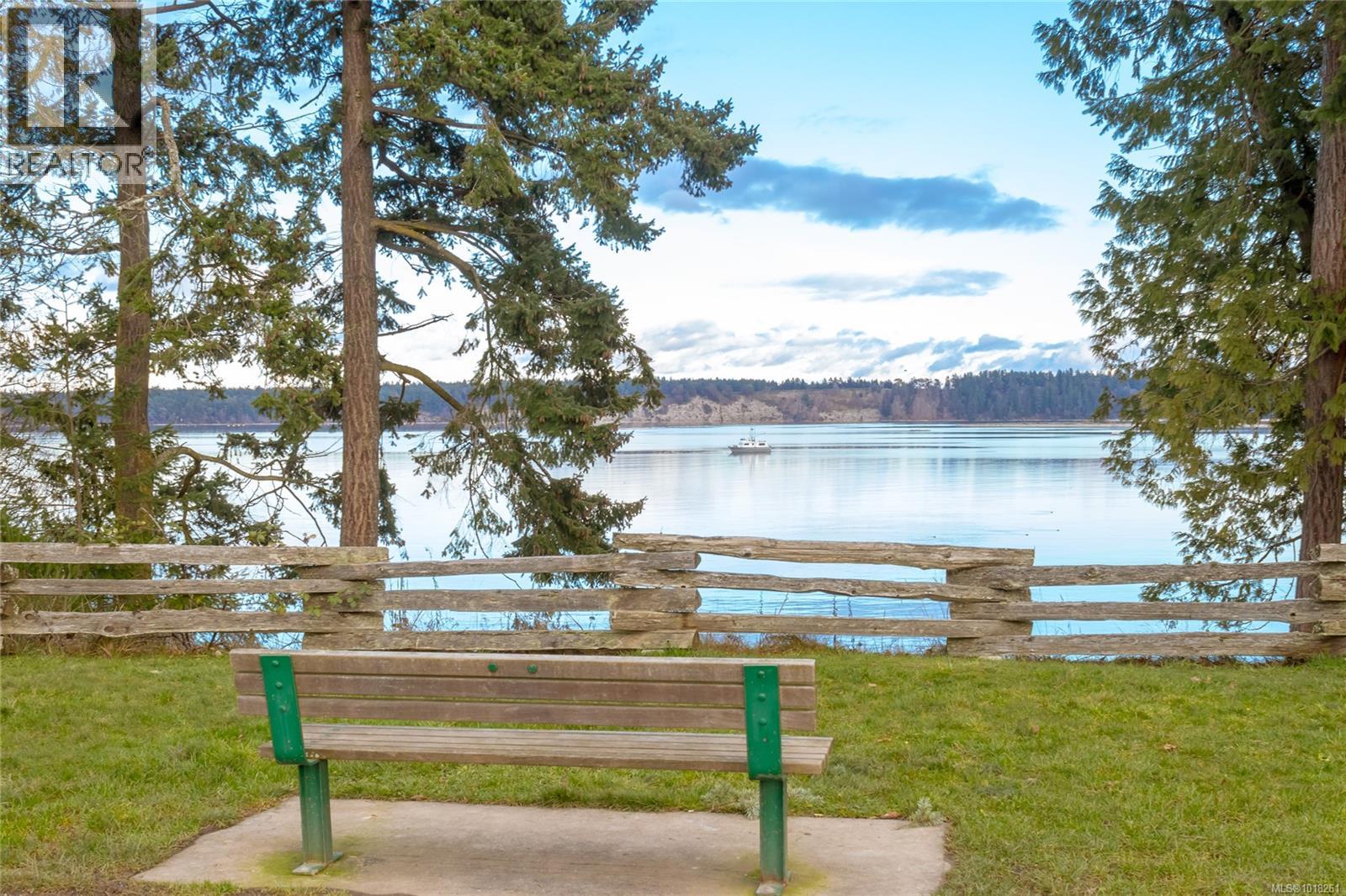 210 1959 Polo Park Crt, Central Saanich