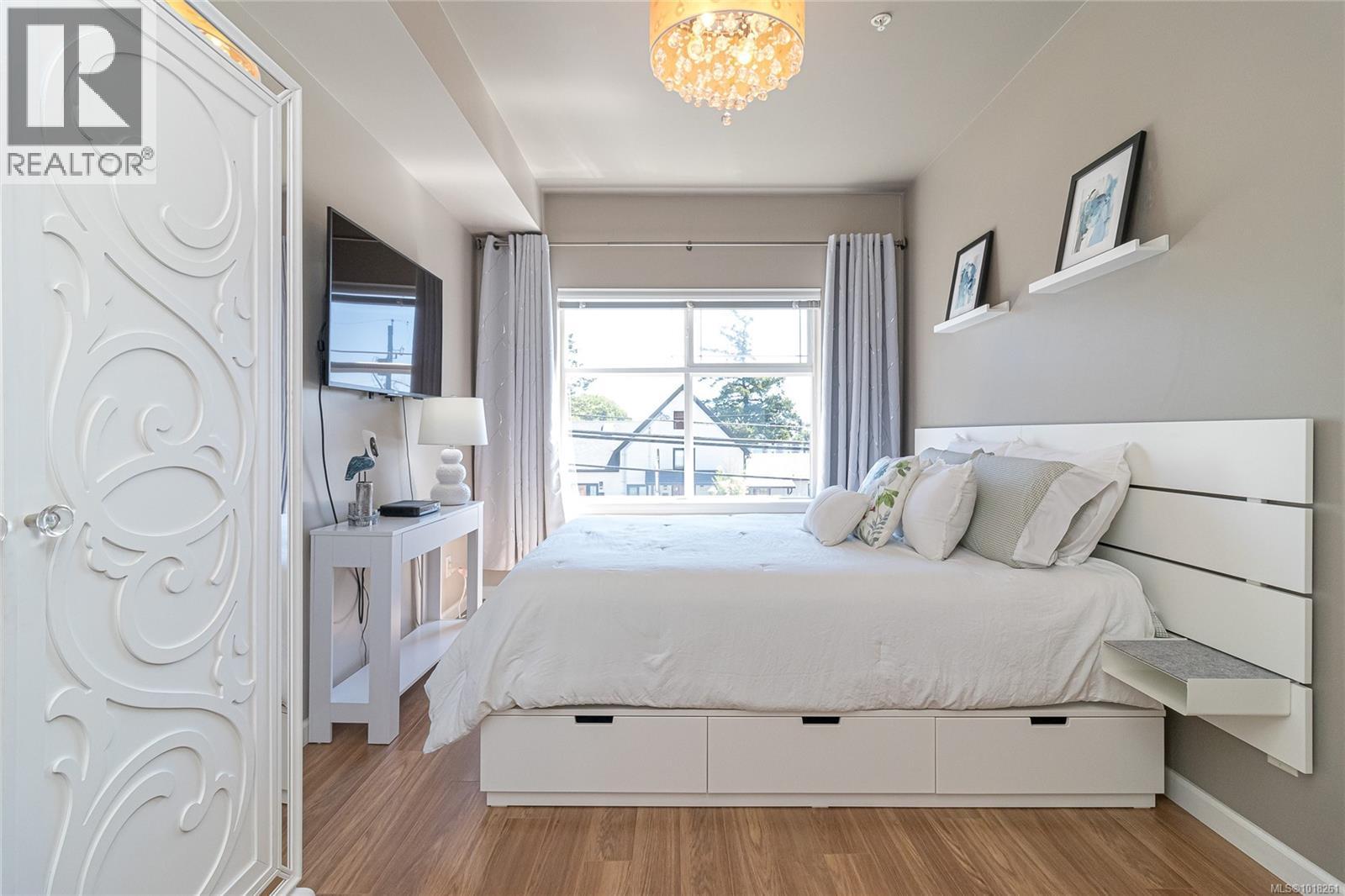 210 1959 Polo Park Crt, Central Saanich