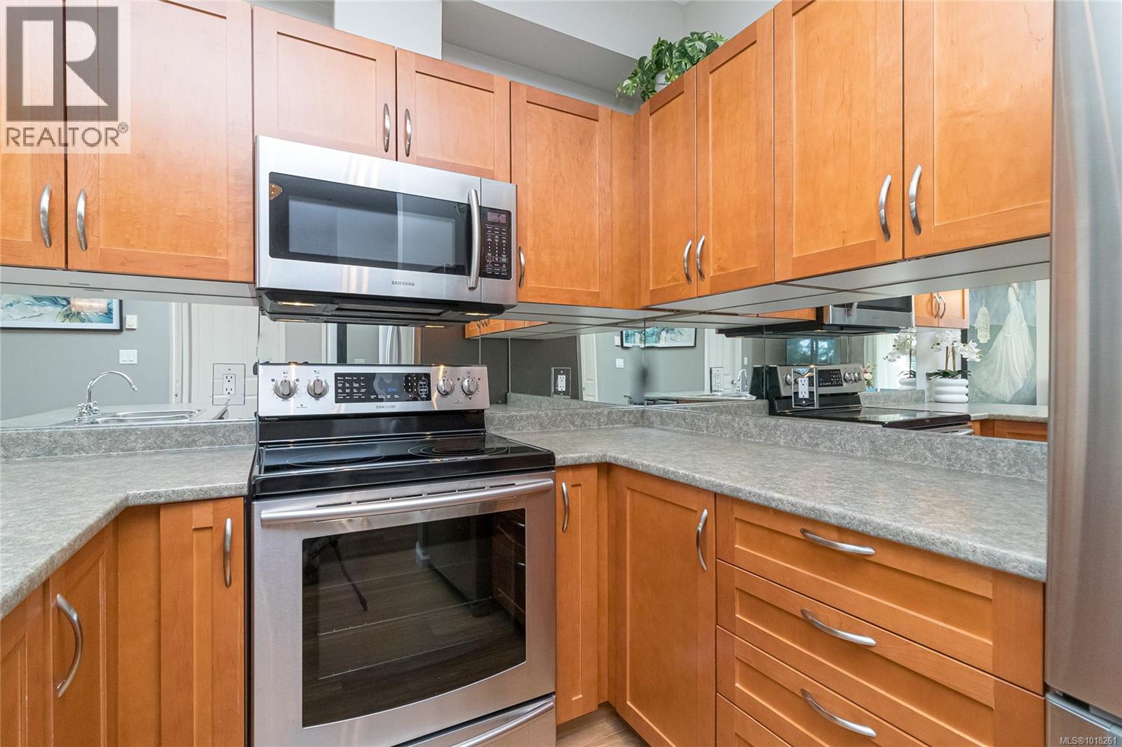 210 1959 Polo Park Crt, Central Saanich