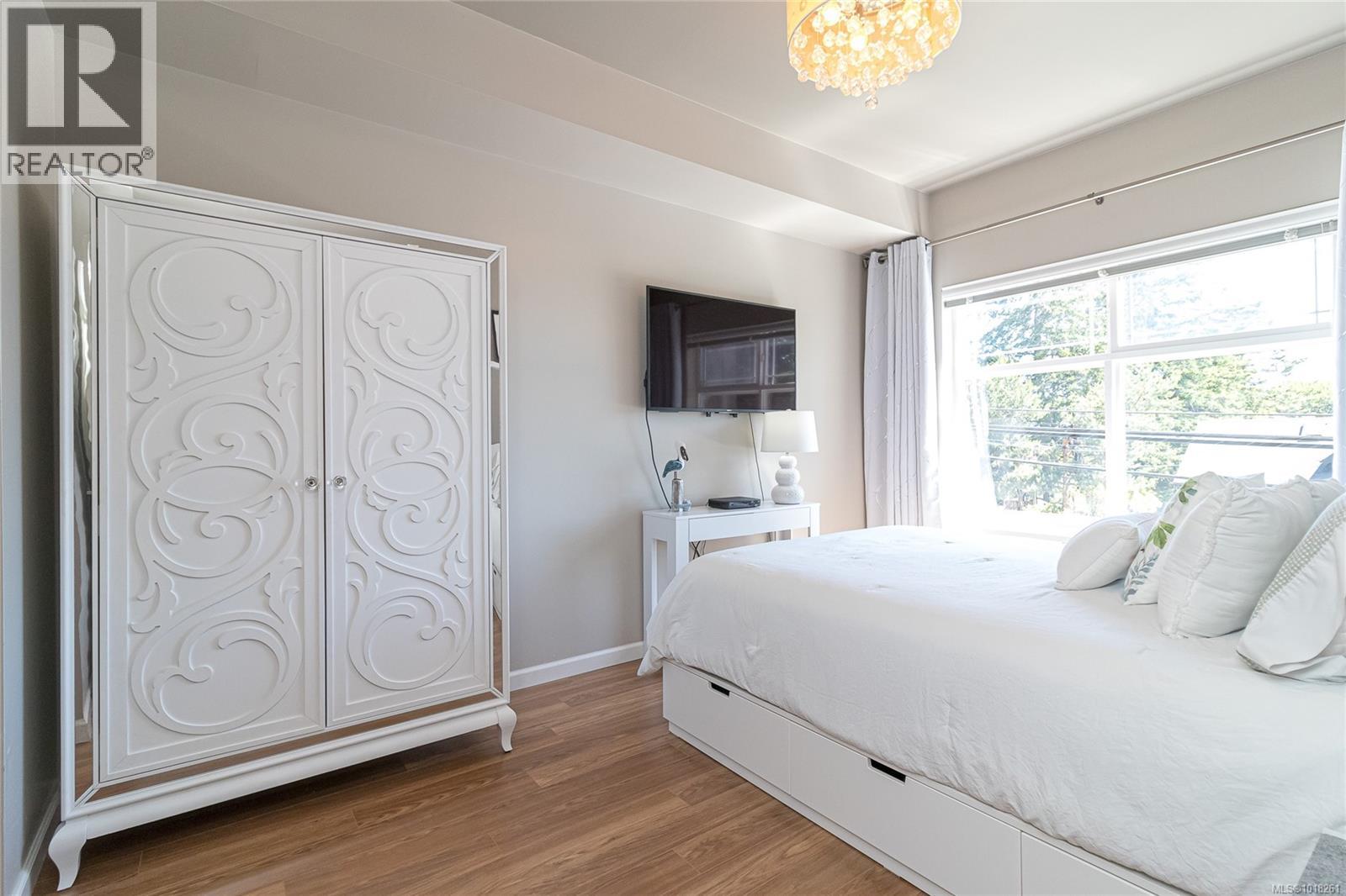 210 1959 Polo Park Crt, Central Saanich