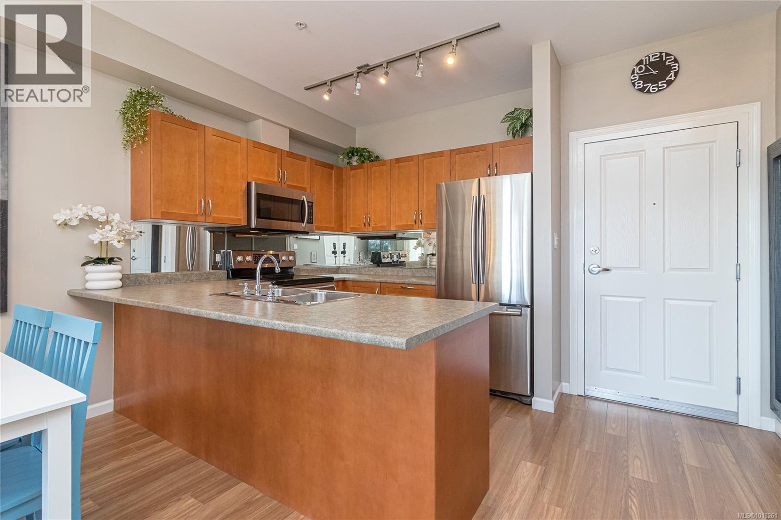 210 1959 Polo Park Crt, Central Saanich