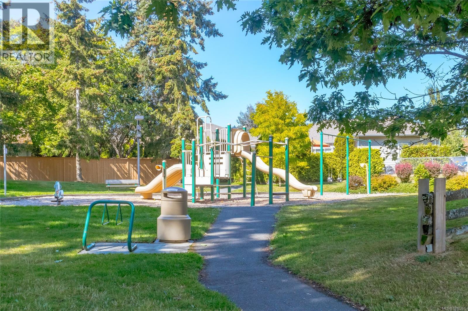 210 1959 Polo Park Crt, Central Saanich