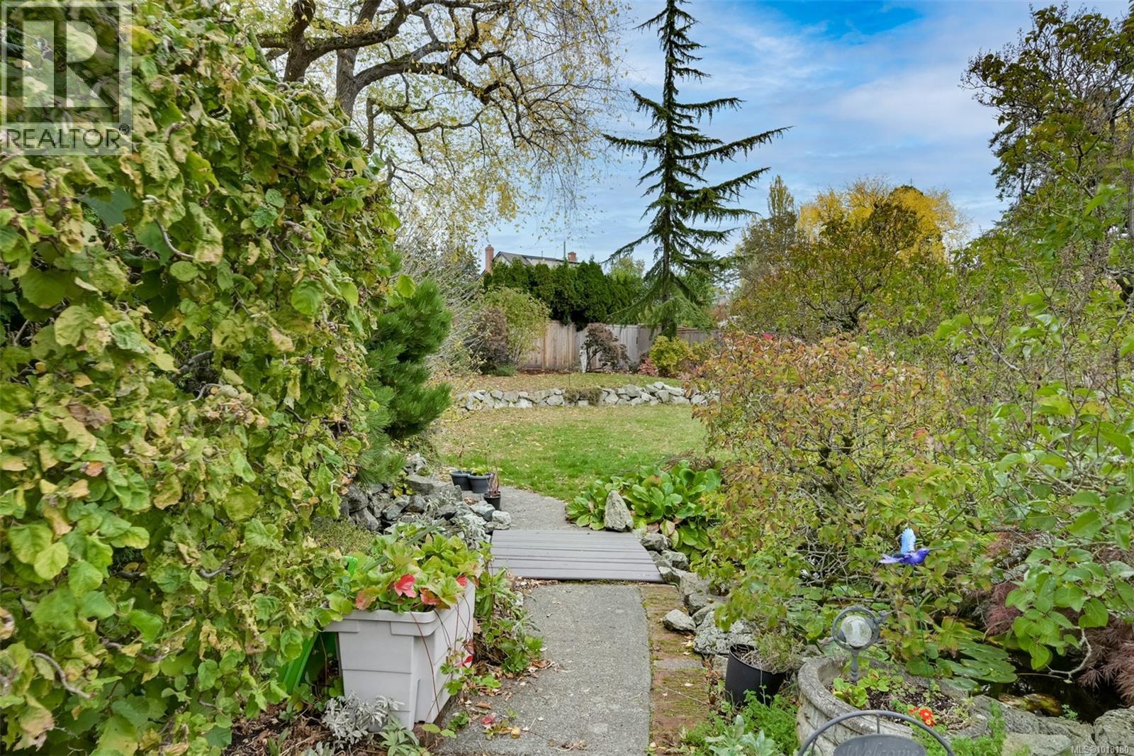  3291 Cedar Hill Road, Saanich