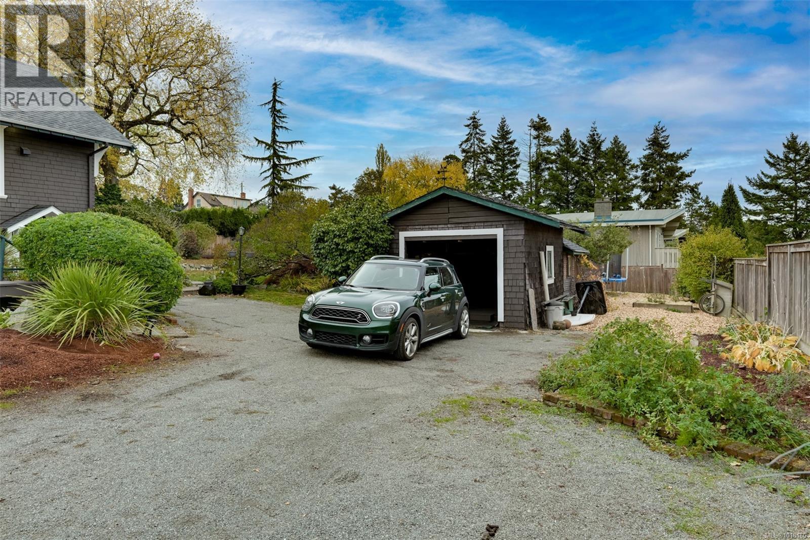  3291 Cedar Hill Road, Saanich