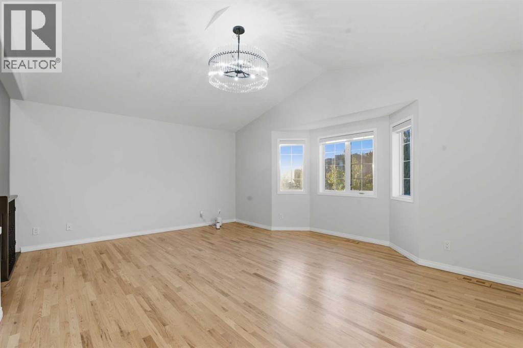 Single Family House for Sale in  Springbluff Heights SW Springbank Hill Calgary 