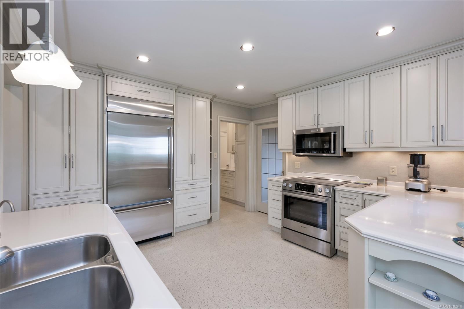 2850 Sea View Road, Saanich