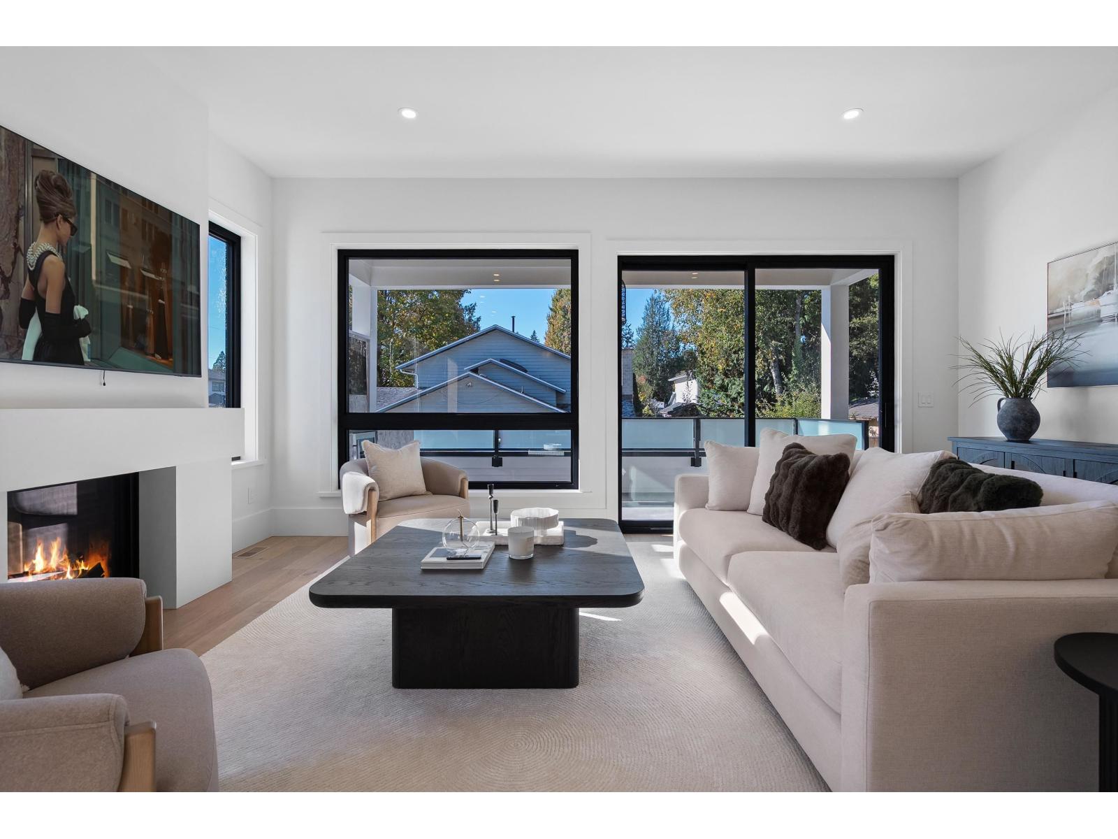 16243 10 AVENUE, Surrey