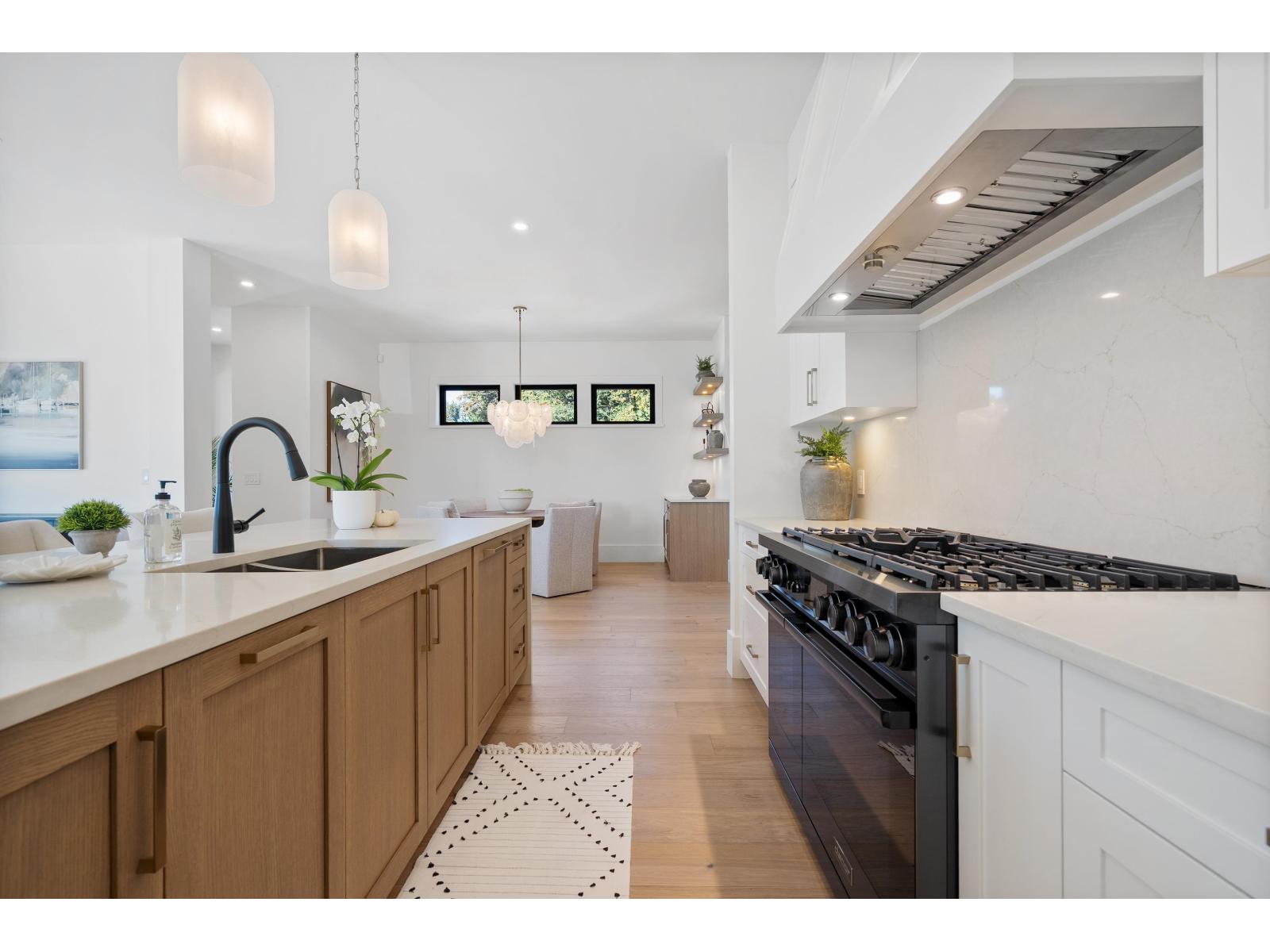 16243 10 AVENUE, Surrey