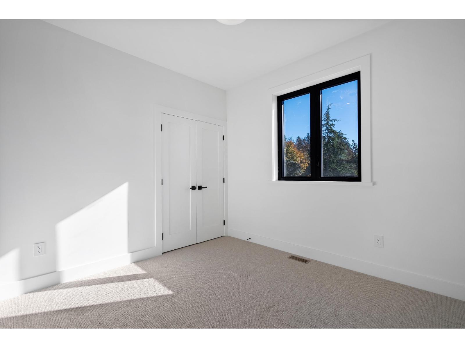 16243 10 AVENUE, Surrey