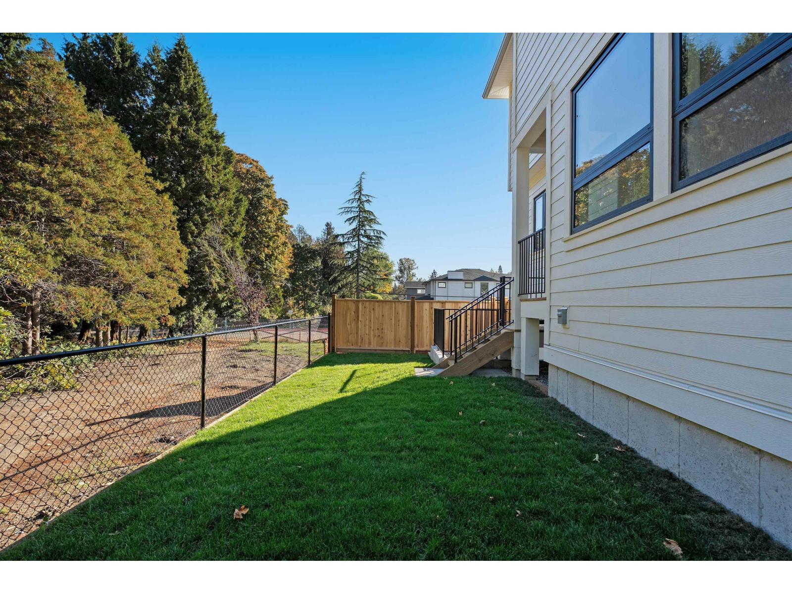 16243 10 AVENUE, Surrey