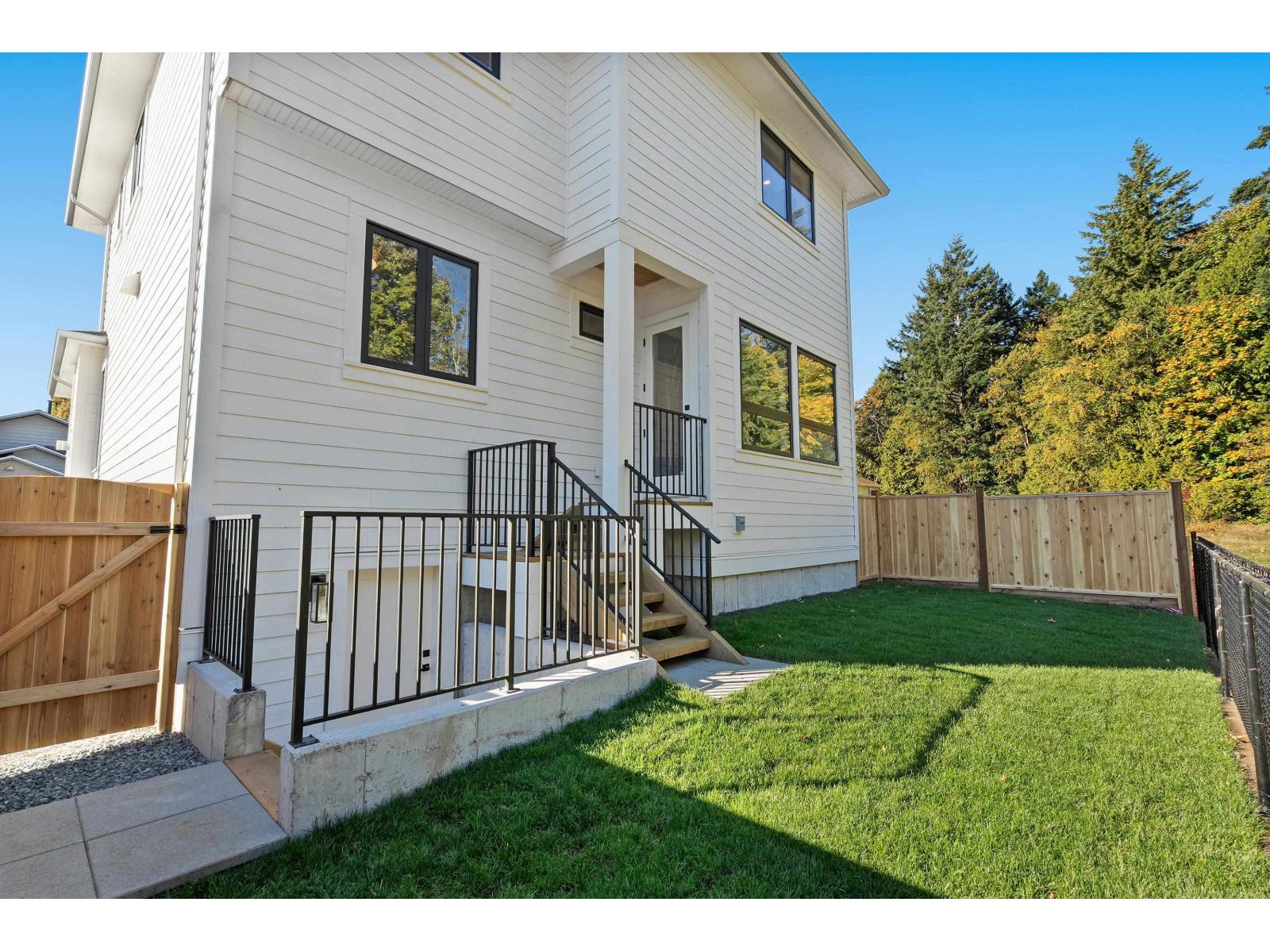 16243 10 AVENUE, Surrey