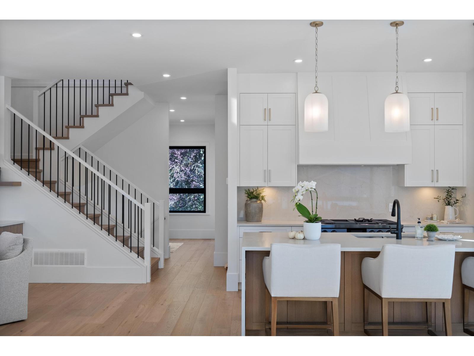 16243 10 AVENUE, Surrey