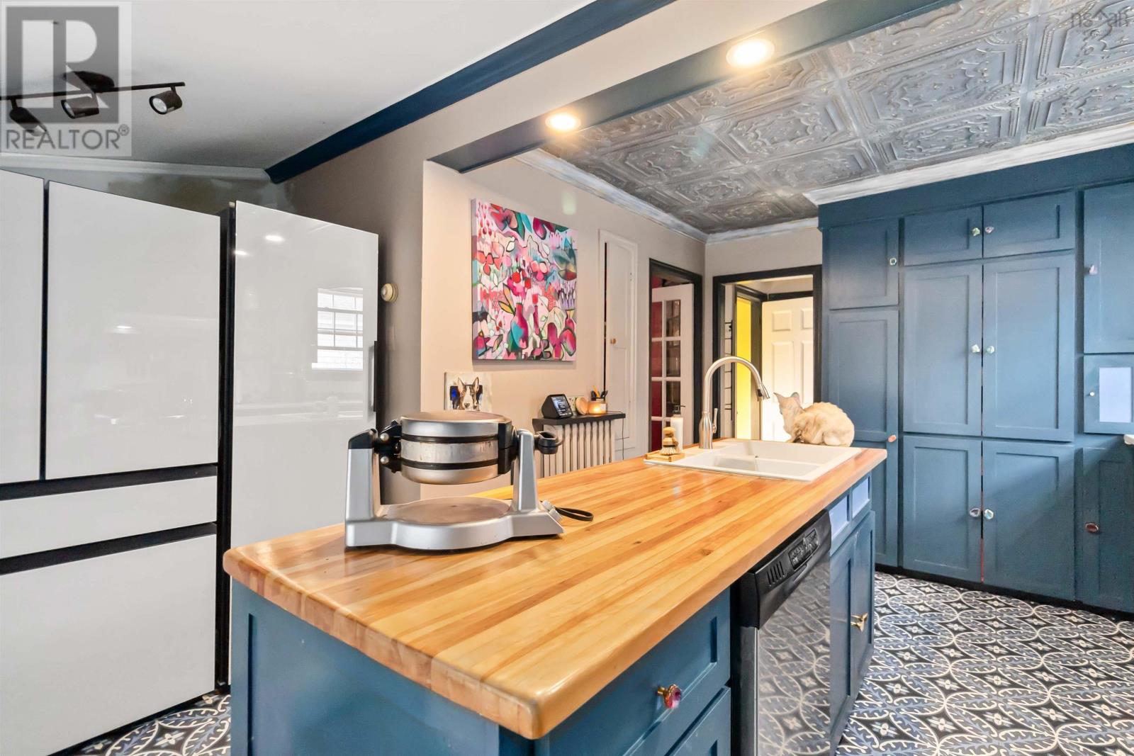 Property 30 of 41 of 119 Alexandra Avenue