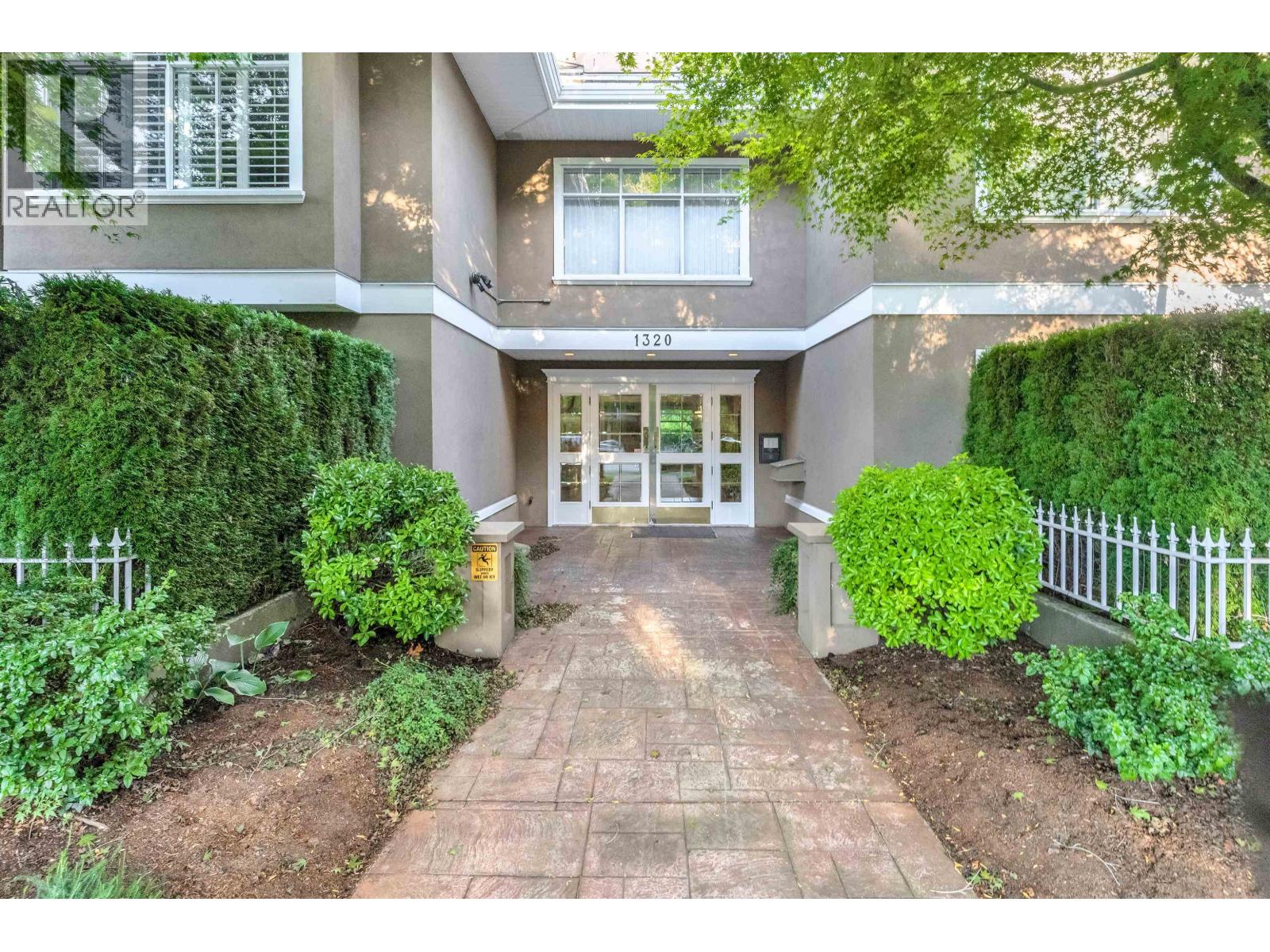 #205-1320 55 Street, Delta