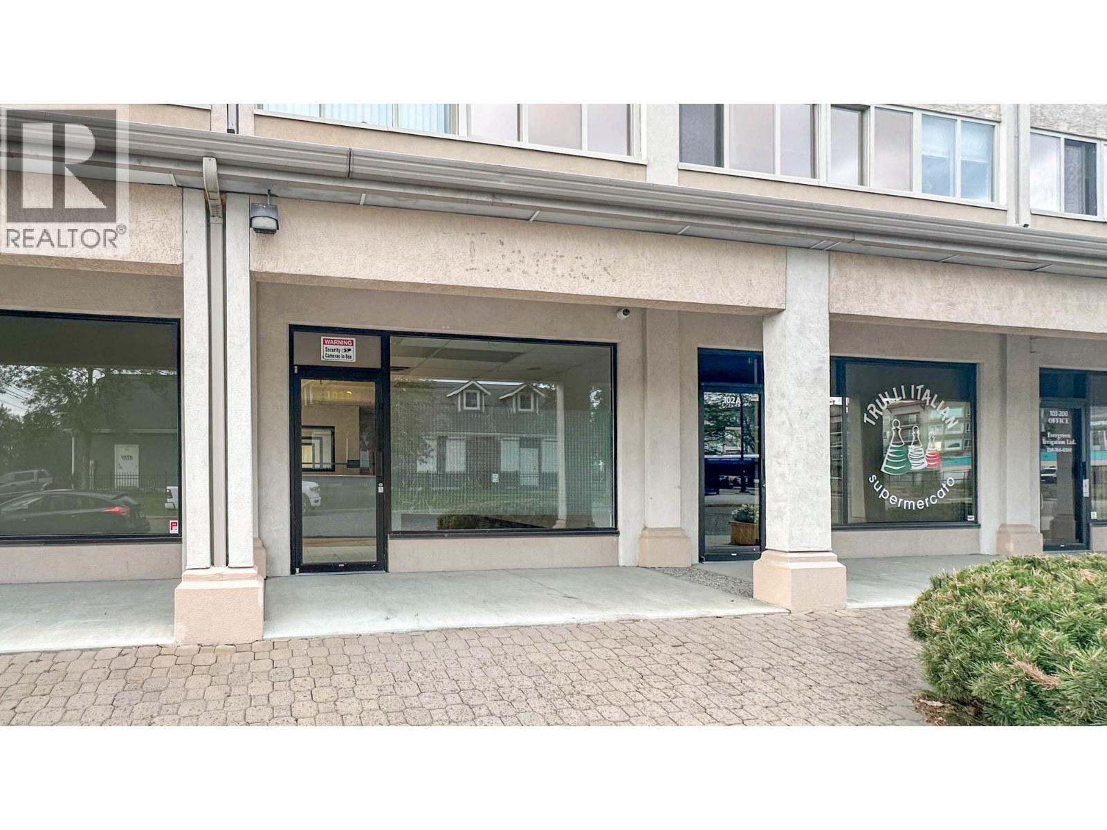 102B 200 Dougall Road North, Kelowna