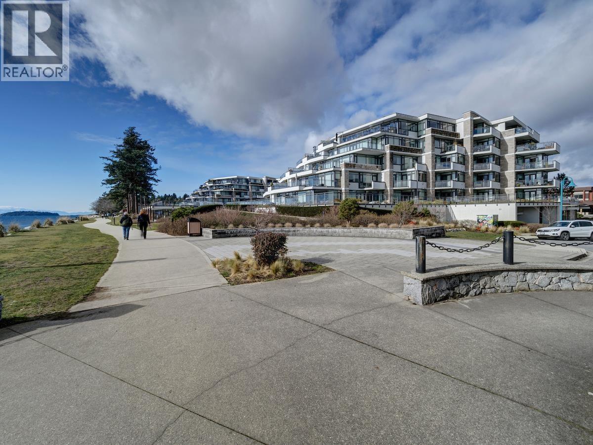 206 5665 TEREDO STREET, Sechelt