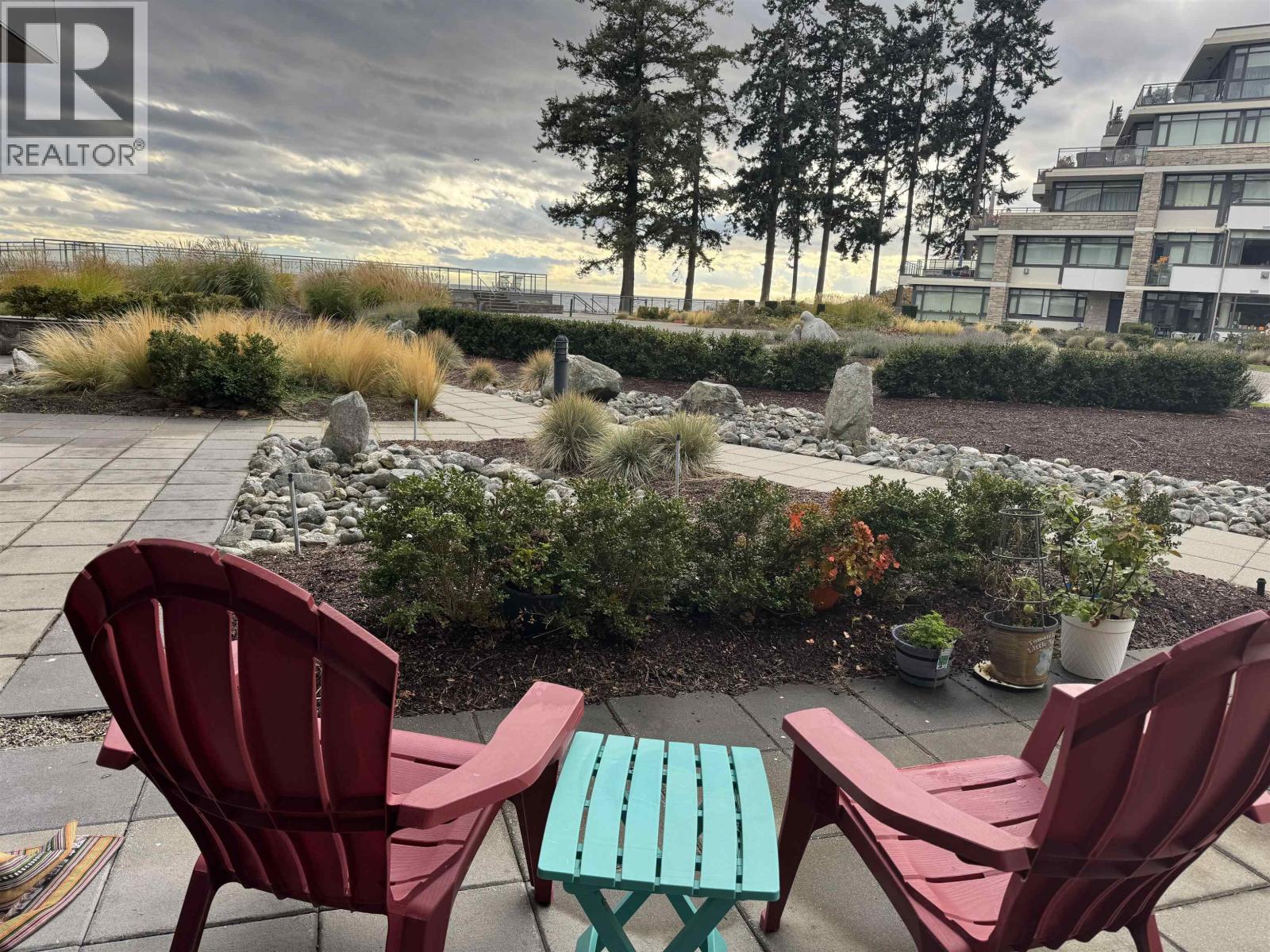 206 5665 TEREDO STREET, Sechelt