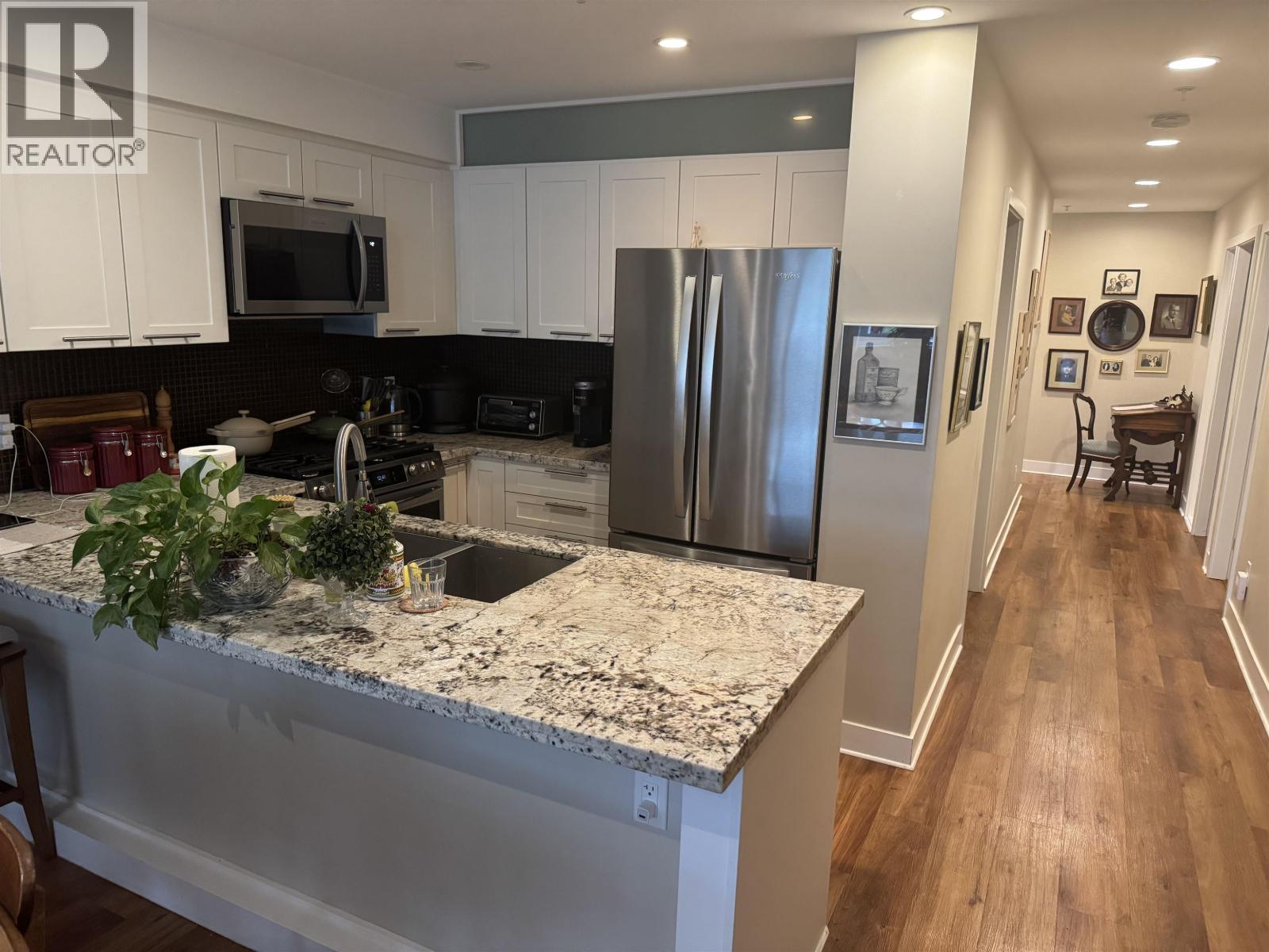 206 5665 TEREDO STREET, Sechelt