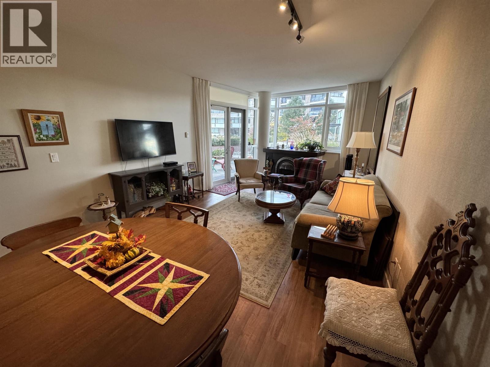 206 5665 TEREDO STREET, Sechelt