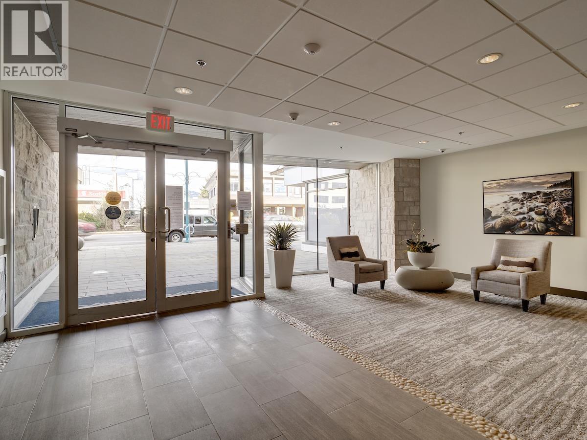 206 5665 TEREDO STREET, Sechelt