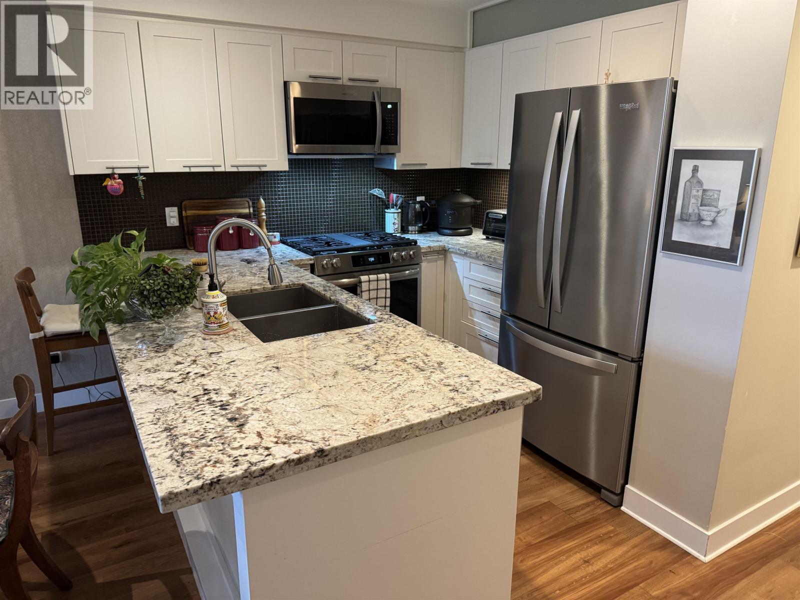 206 5665 TEREDO STREET, Sechelt