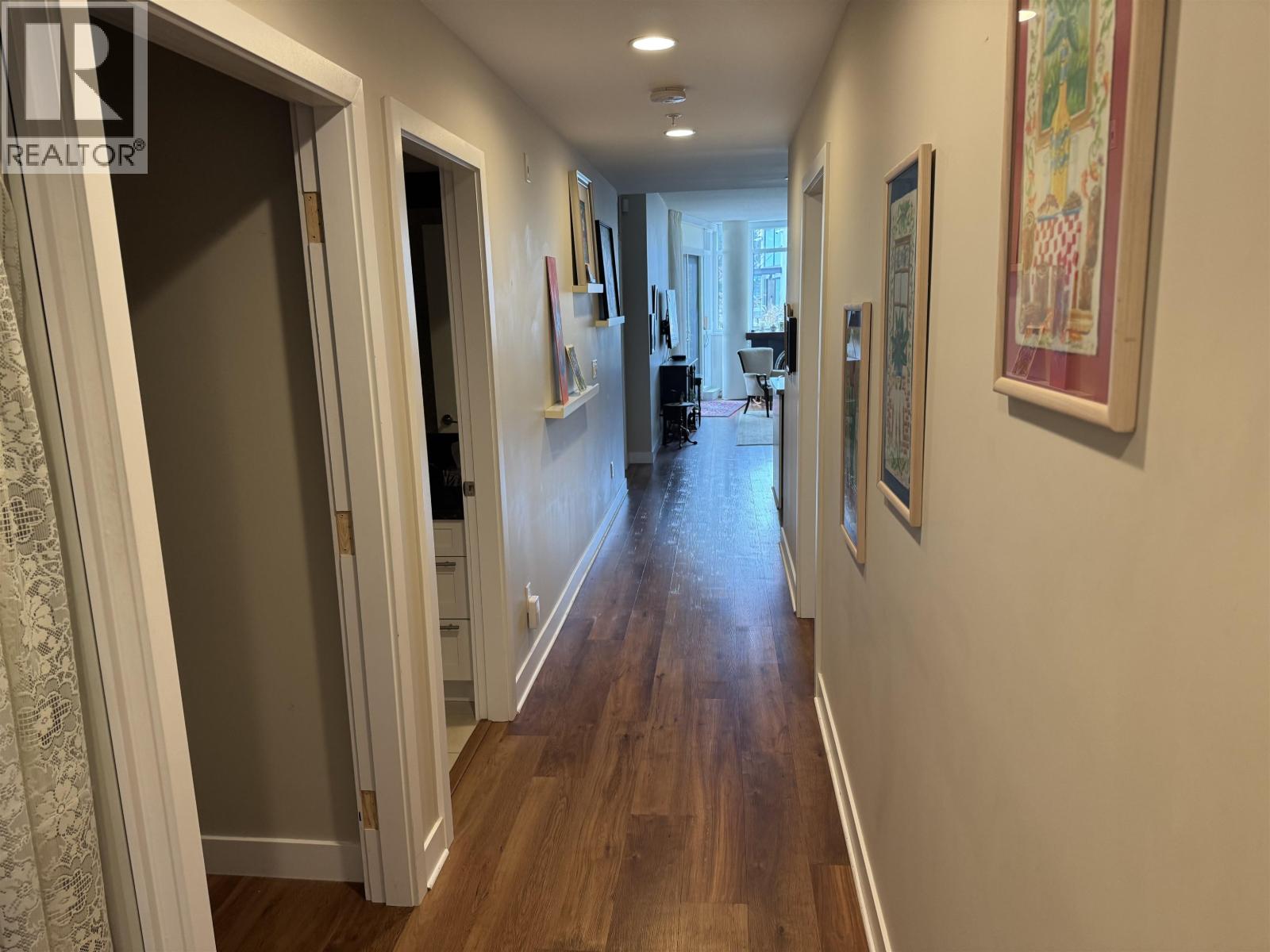 206 5665 TEREDO STREET, Sechelt