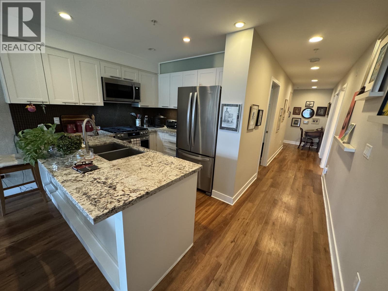 206 5665 TEREDO STREET, Sechelt