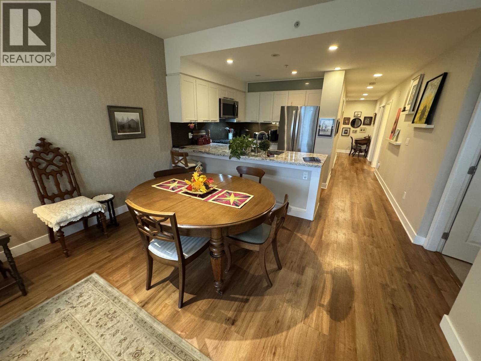 206 5665 TEREDO STREET, Sechelt