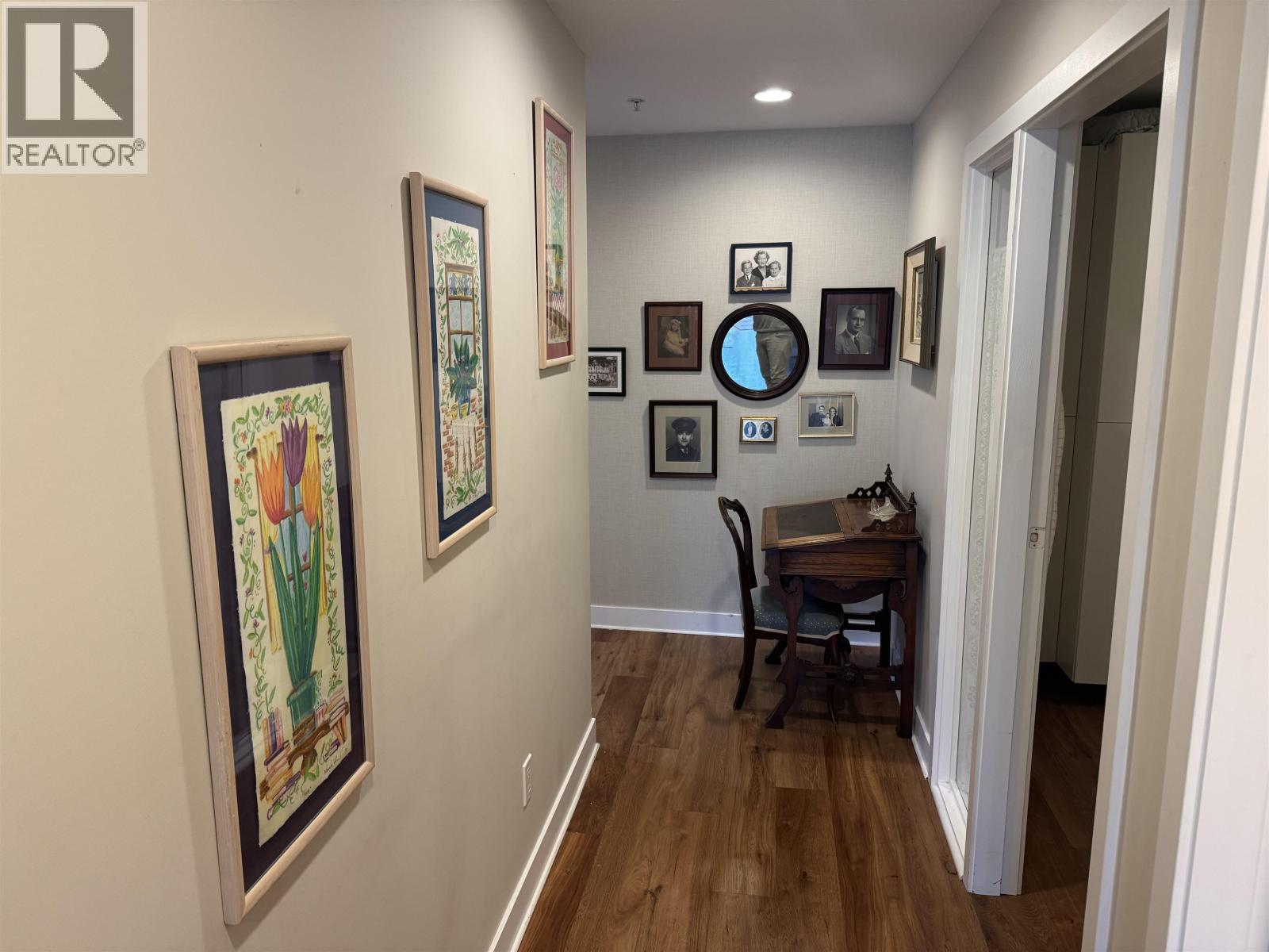 206 5665 TEREDO STREET, Sechelt