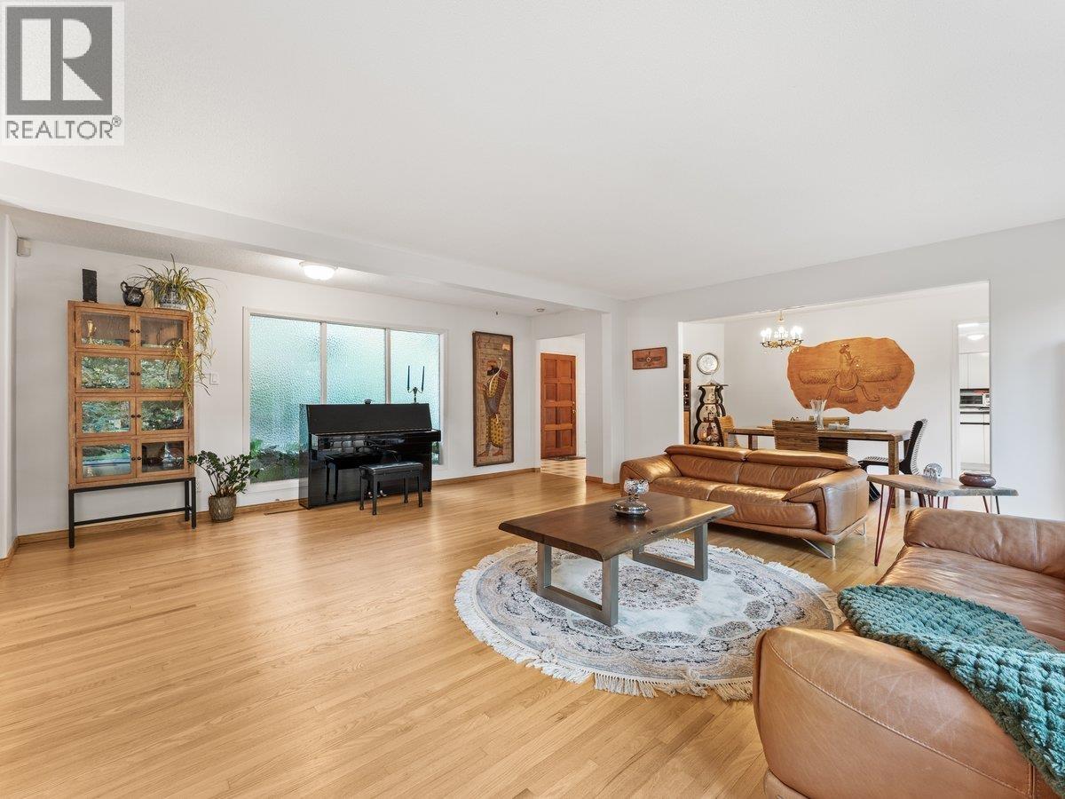 186 STEVENS DRIVE, West Vancouver