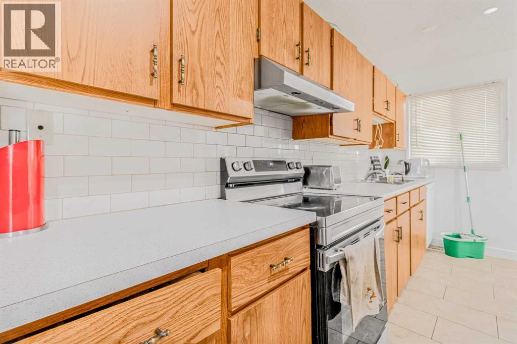 Single Family House Bungalow for Sale in  Dovercliffe Way SE Dover Calgary 