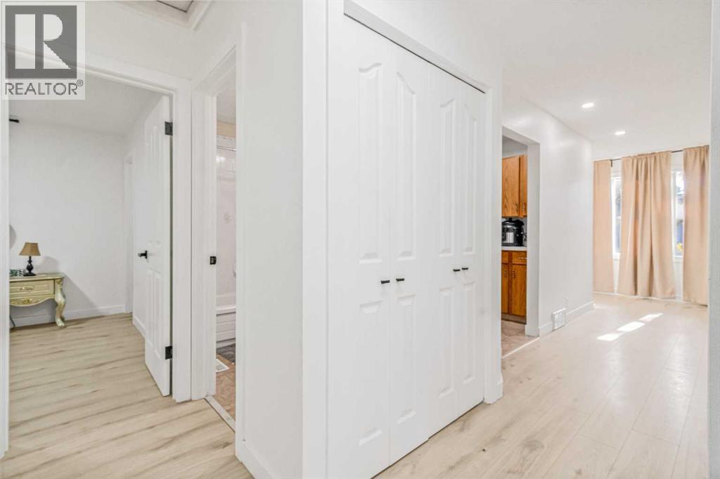 Single Family House Bungalow for Sale in  Dovercliffe Way SE Dover Calgary 