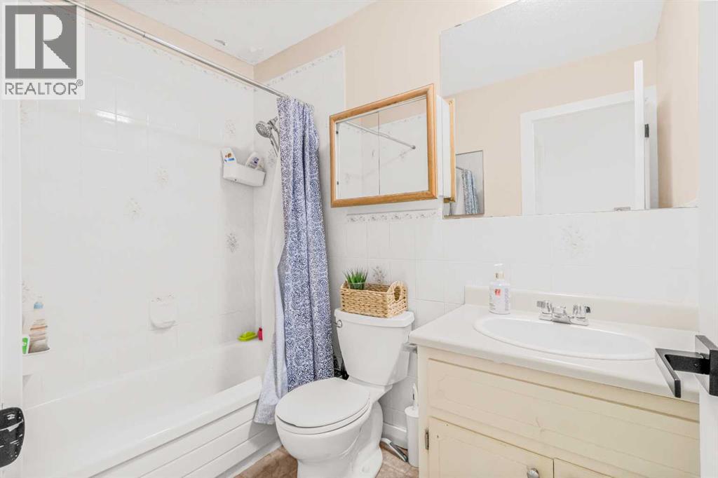 Single Family House Bungalow for Sale in  Dovercliffe Way SE Dover Calgary 