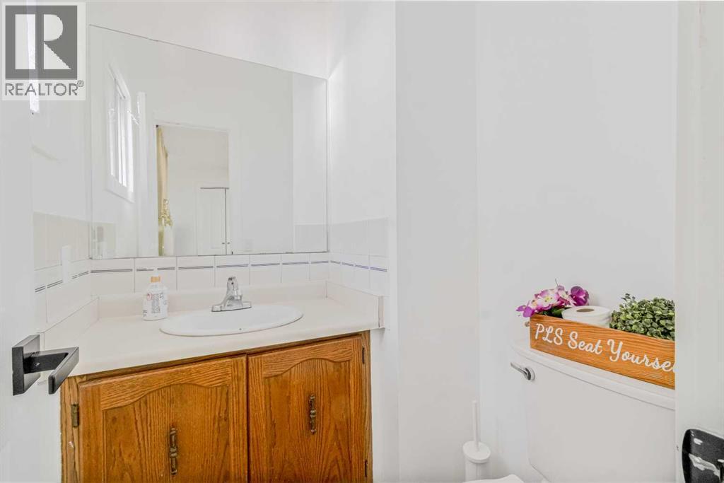 Single Family House Bungalow for Sale in  Dovercliffe Way SE Dover Calgary 