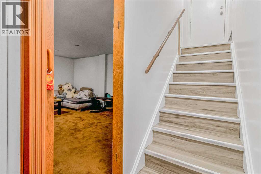 Single Family House Bungalow for Sale in  Dovercliffe Way SE Dover Calgary 