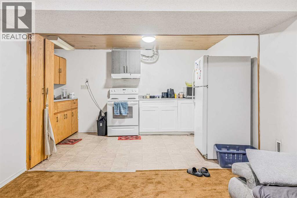Single Family House Bungalow for Sale in  Dovercliffe Way SE Dover Calgary 