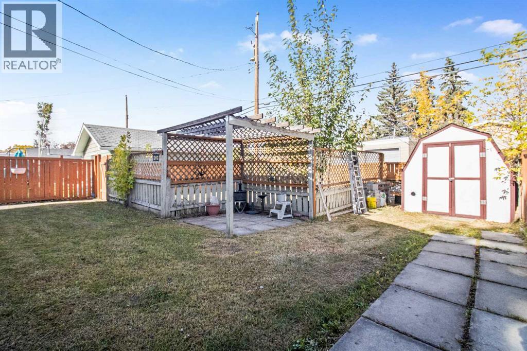 Single Family House Bungalow for Sale in  Dovercliffe Way SE Dover Calgary 