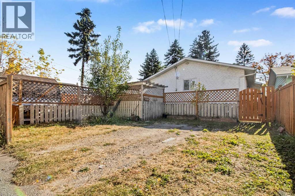 Single Family House Bungalow for Sale in  Dovercliffe Way SE Dover Calgary 