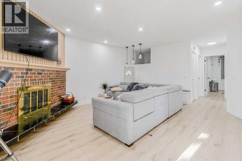 Single Family House Bungalow for Sale in  Dovercliffe Way SE Dover Calgary 