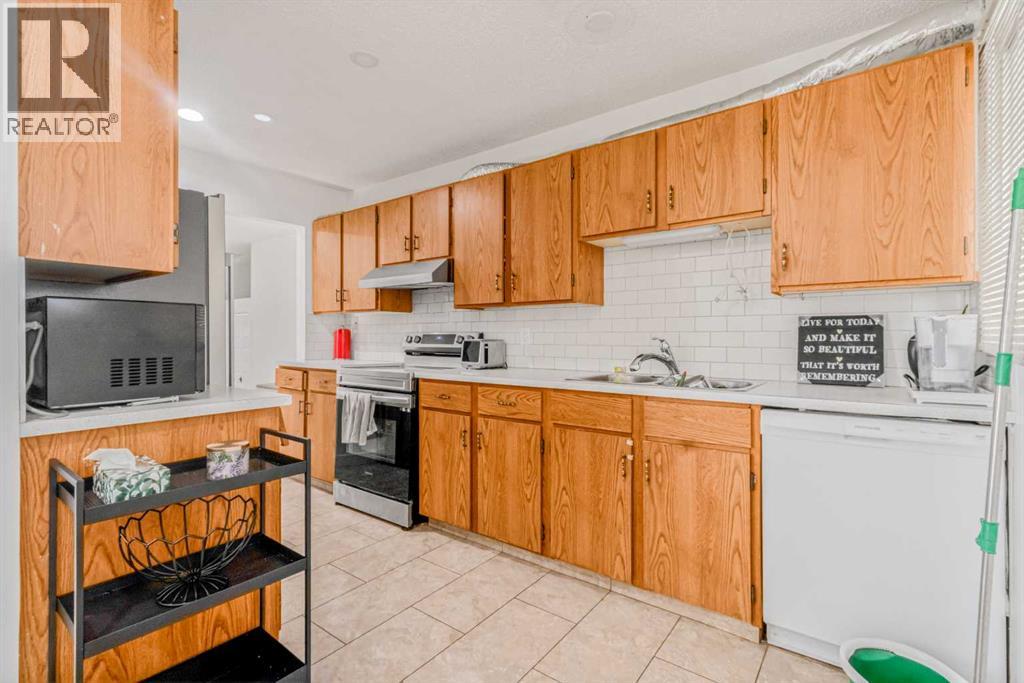 Single Family House Bungalow for Sale in  Dovercliffe Way SE Dover Calgary 