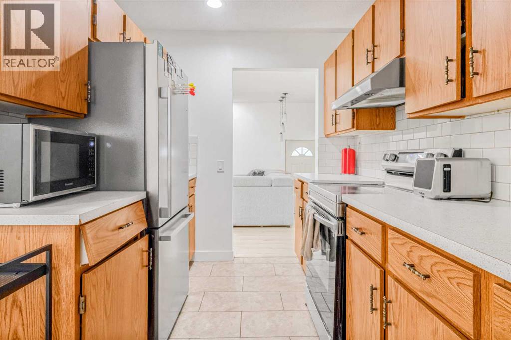 Single Family House Bungalow for Sale in  Dovercliffe Way SE Dover Calgary 