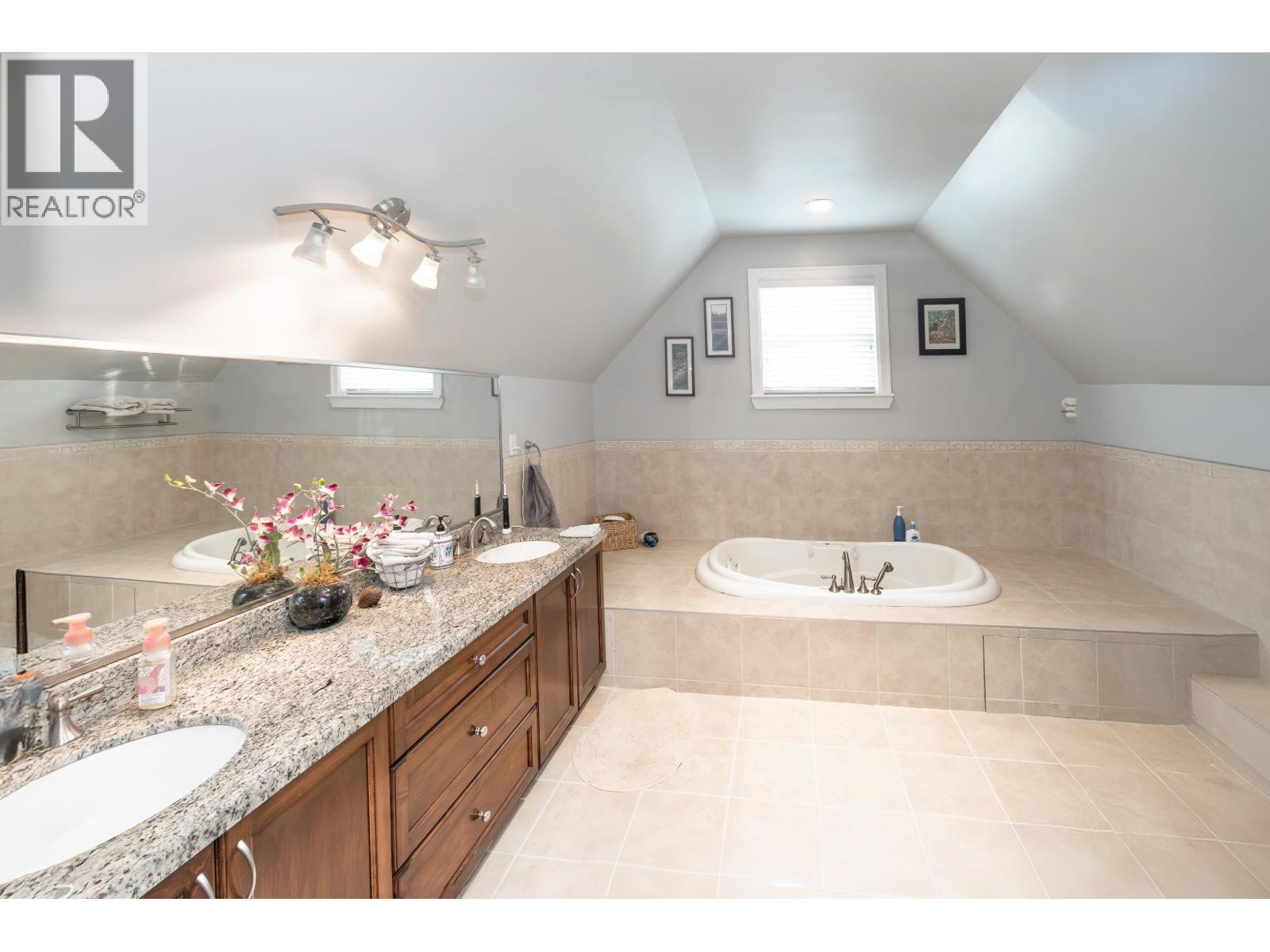 2915 FERN DRIVE, Anmore