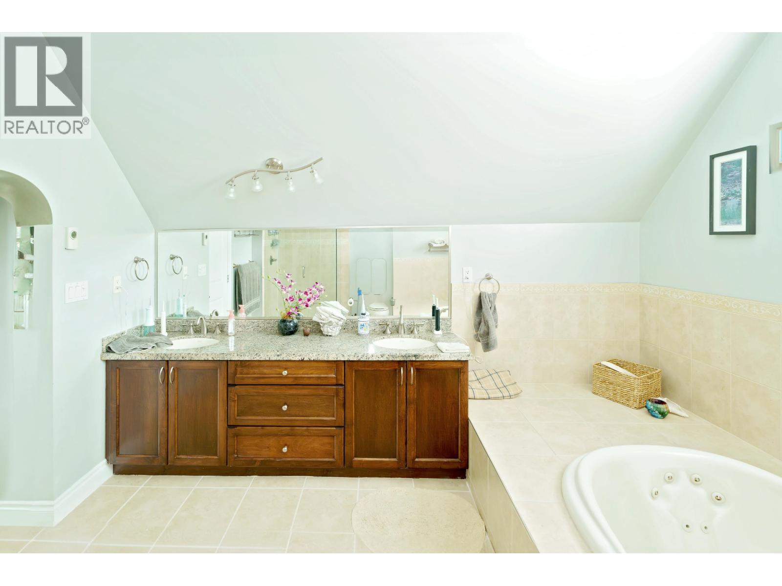 2915 FERN DRIVE, Anmore