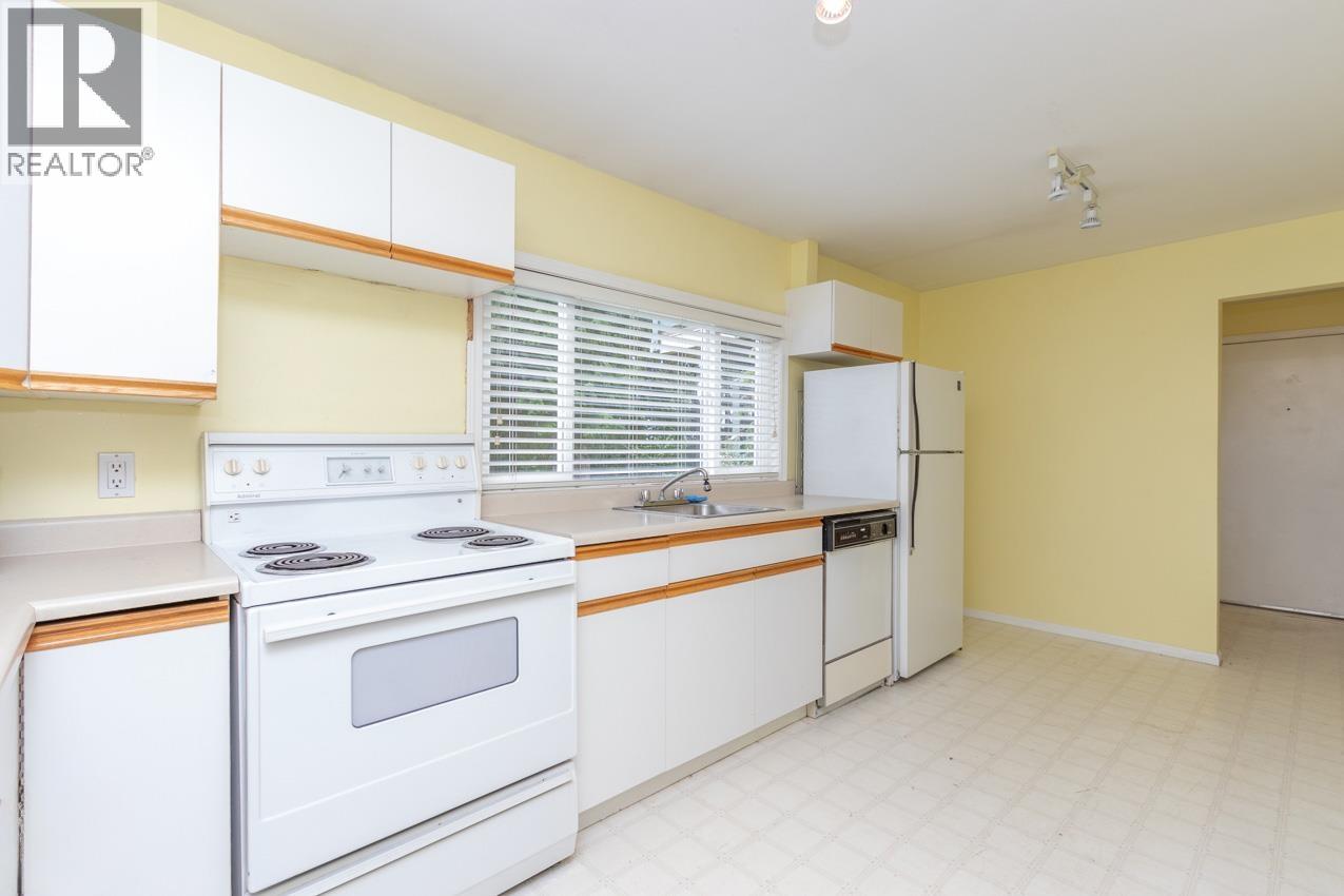 341 W 24TH STREET, North Vancouver