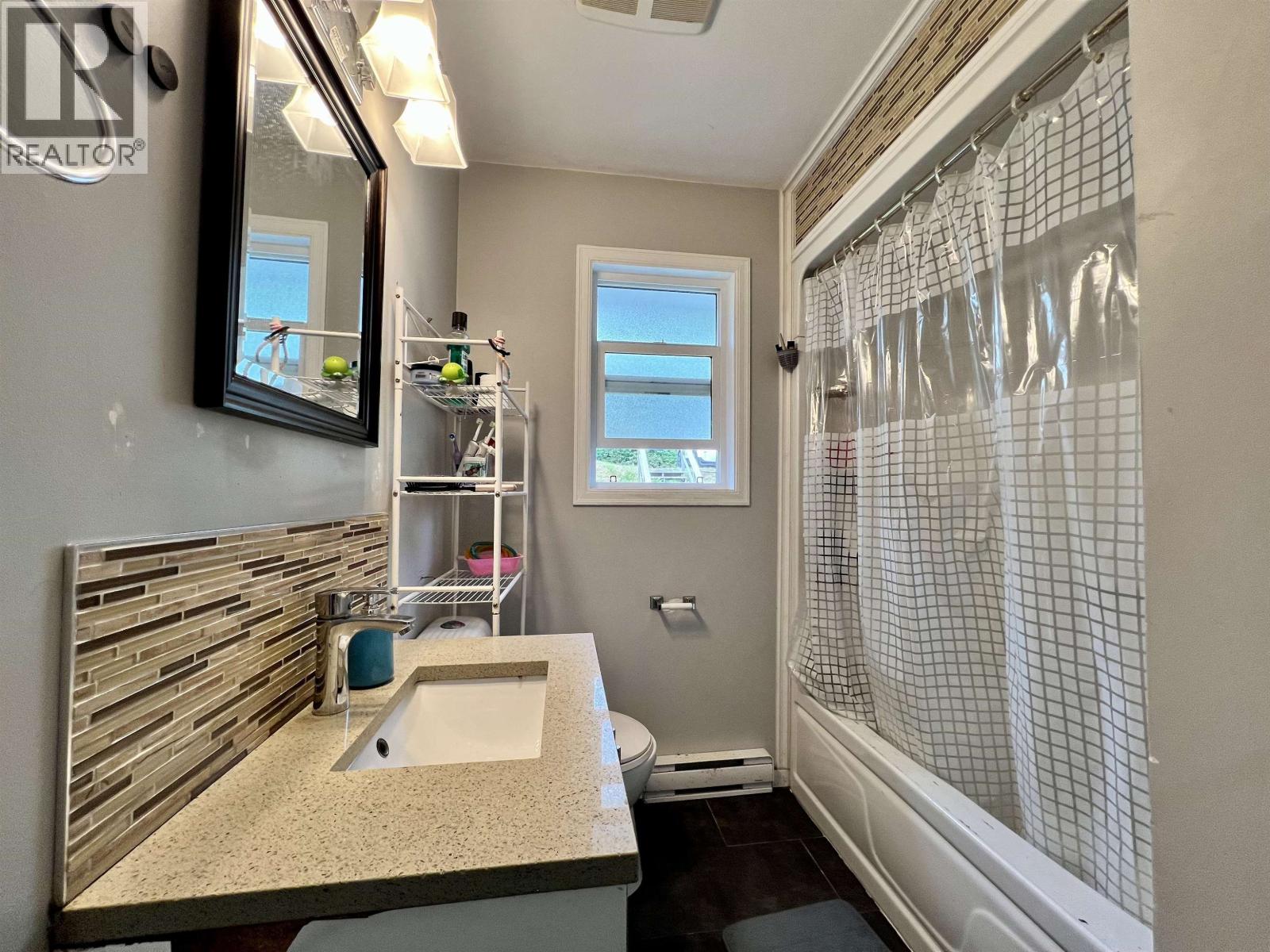 897-899 SUMMIT AVENUE